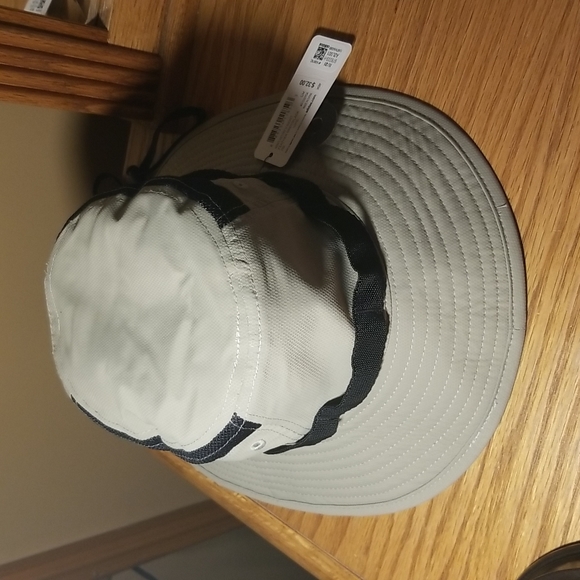 ADIDAS BUCKET HAT - Picture 7 of 9